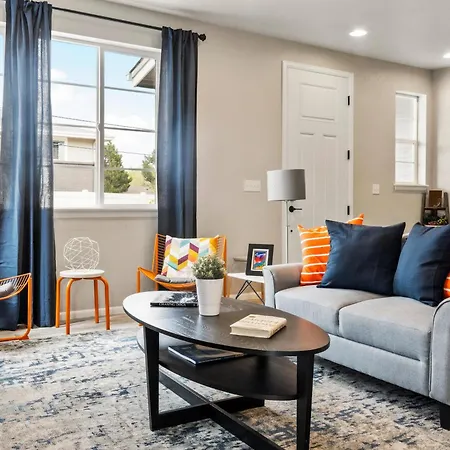Fresh Decor - Bright,Modern Getaway - Westminster Villa